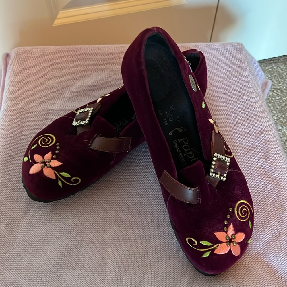 Papillio(Birkenstock ) Purple velvet slide w/embroidery, size 39-like new